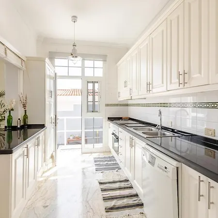 5 Bedrooms 5 Bathrooms With Private Pool Fast Wifi & Sea Views فيلة