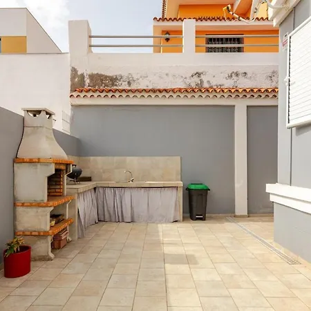 5 Bedrooms 5 Bathrooms With Private Pool Fast Wifi & Sea Views فيلة