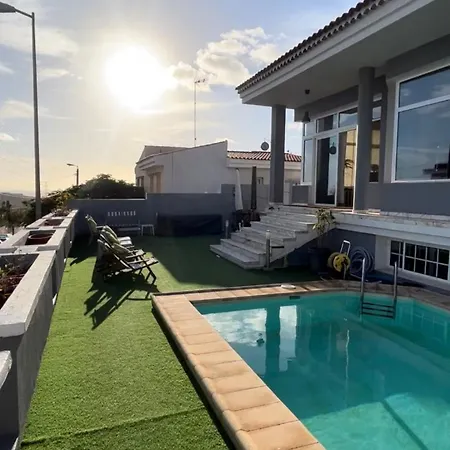 5 Bedrooms 5 Bathrooms With Private Pool Fast Wifi & Sea Views