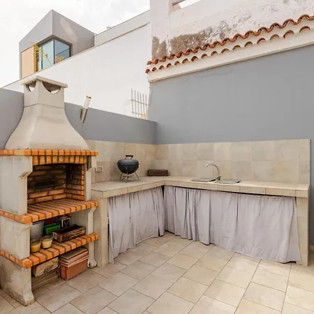 فيلة 5 Bedrooms 5 Bathrooms With Private Pool Fast Wifi & Sea Views *