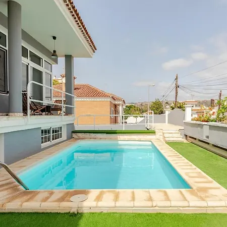 5 Bedrooms 5 Bathrooms With Private Pool Fast Wifi & Sea Views فيلة